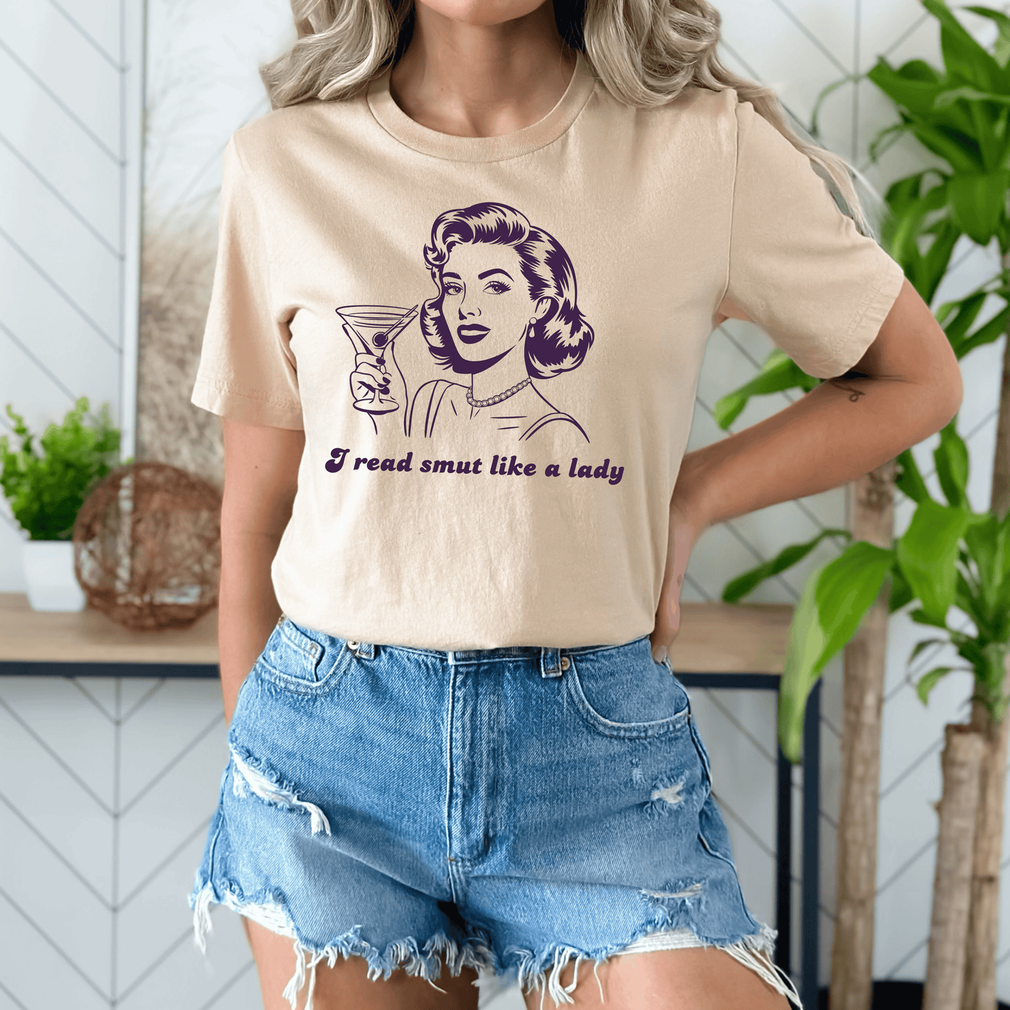 I Read Smut Like a Lady T-Shirt | Retro Martini Design for Romance Readers